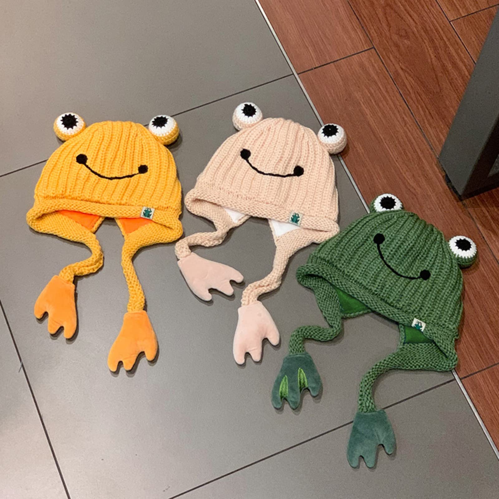 Womens Cute Frog Hat Crochet Knitted Hat Big Eye Frog Knitted Winter Ear Protective Beanie Hats Knitted Caps Outdoors Autumn